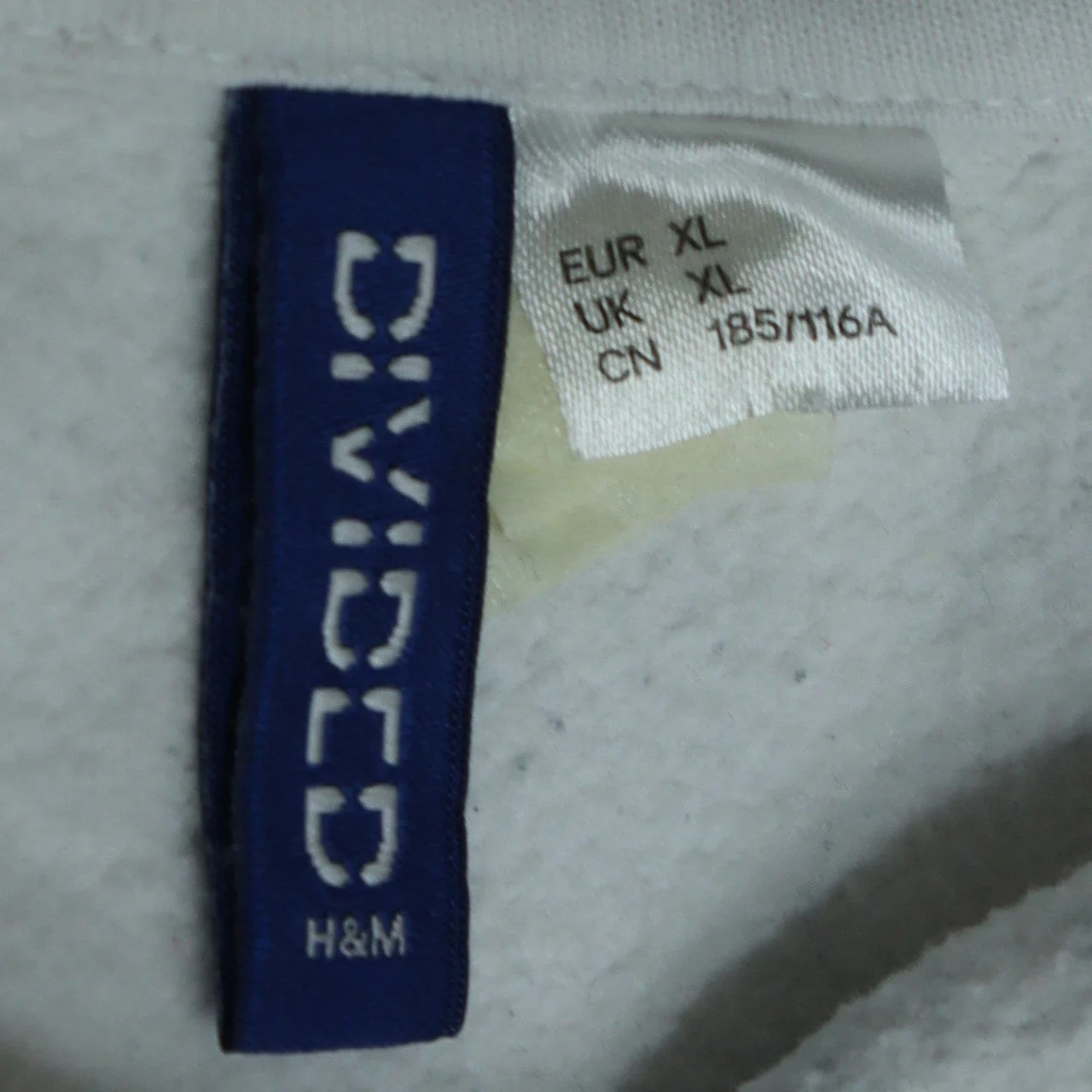 H&M Divided Men's White Wolf Graphic Pullover Sweatshirt XL - Image 5