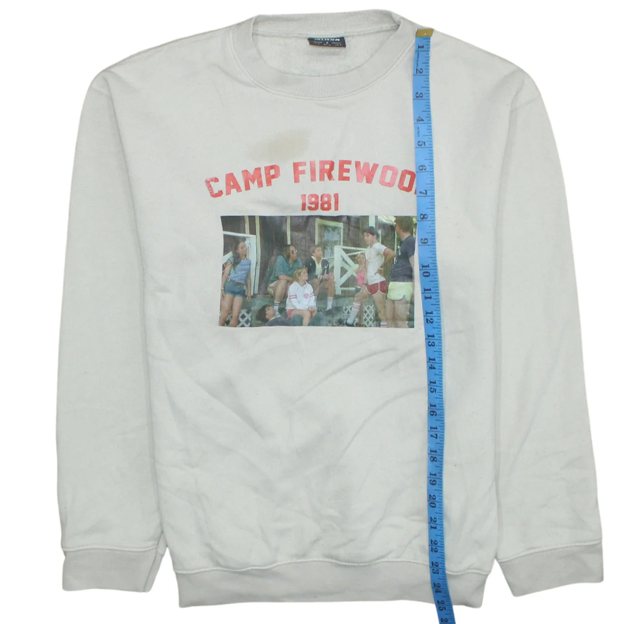 Minga London Unisex White Camp Firewood 1981 Graphic Sweatshirt S - Image 2
