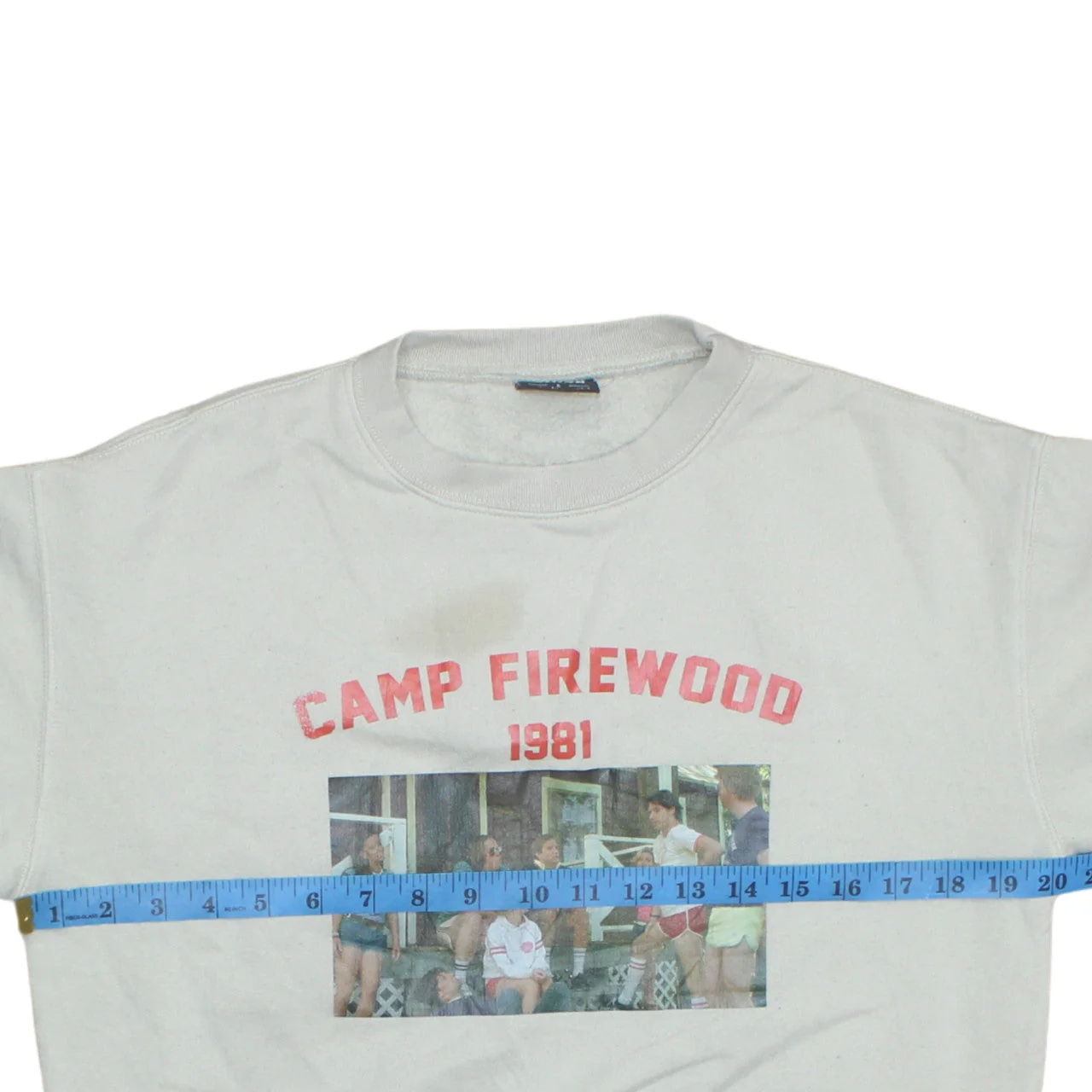 Minga London Unisex White Camp Firewood 1981 Graphic Sweatshirt S - Image 3