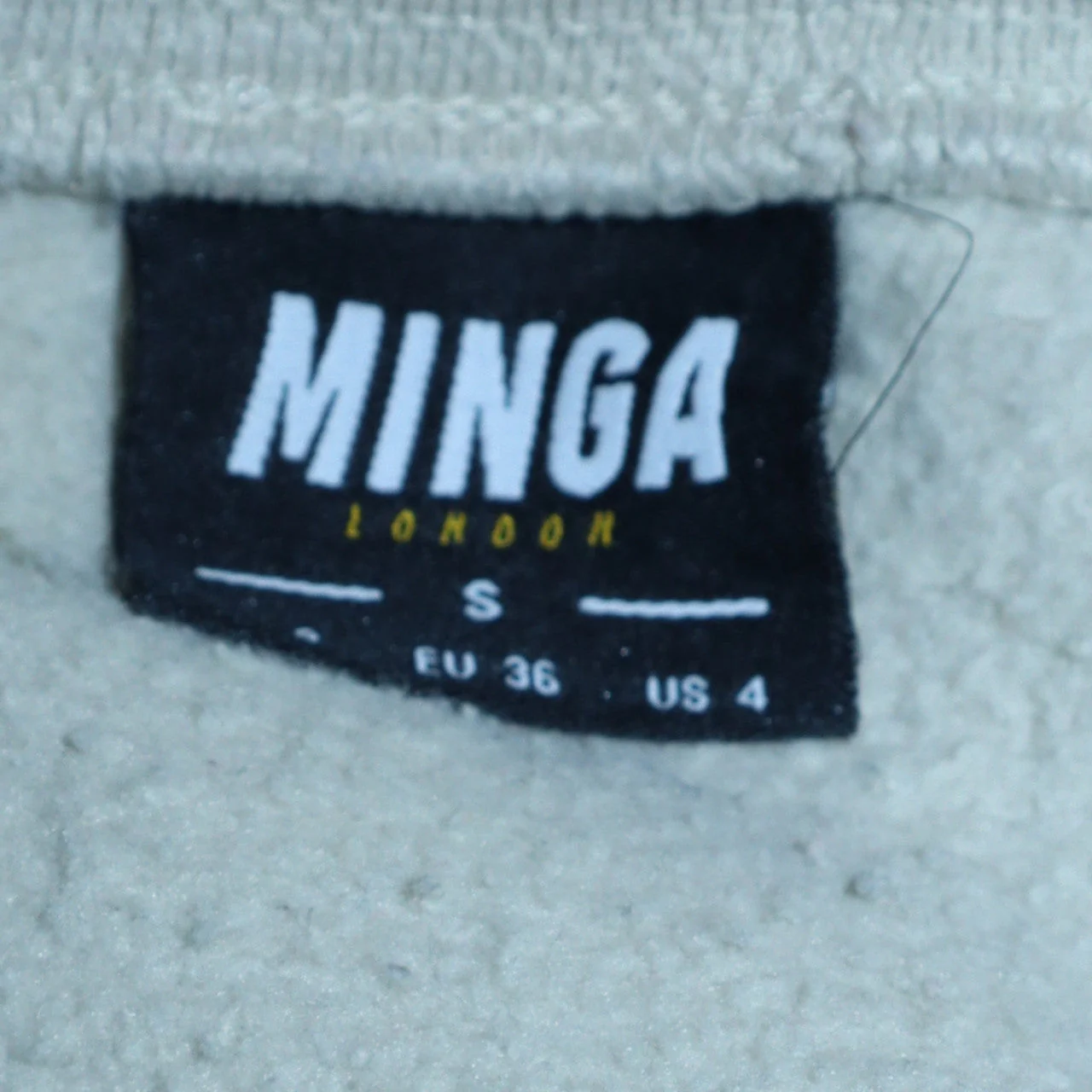 Minga London Unisex White Camp Firewood 1981 Graphic Sweatshirt S - Image 5
