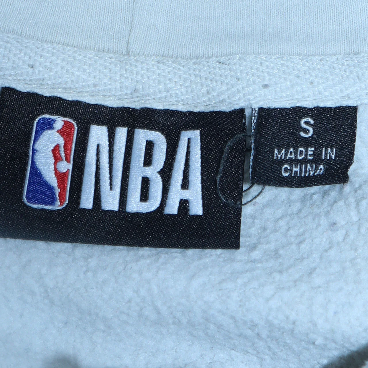 NBA Men’s White Chicago Bulls Pullover Hoodie Small Graphic Fleece - Image 6
