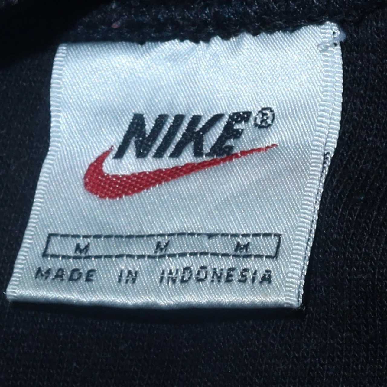 Nike Men's Black Red Logo Pullover Sweatshirt Medium Sportswear - Image 5