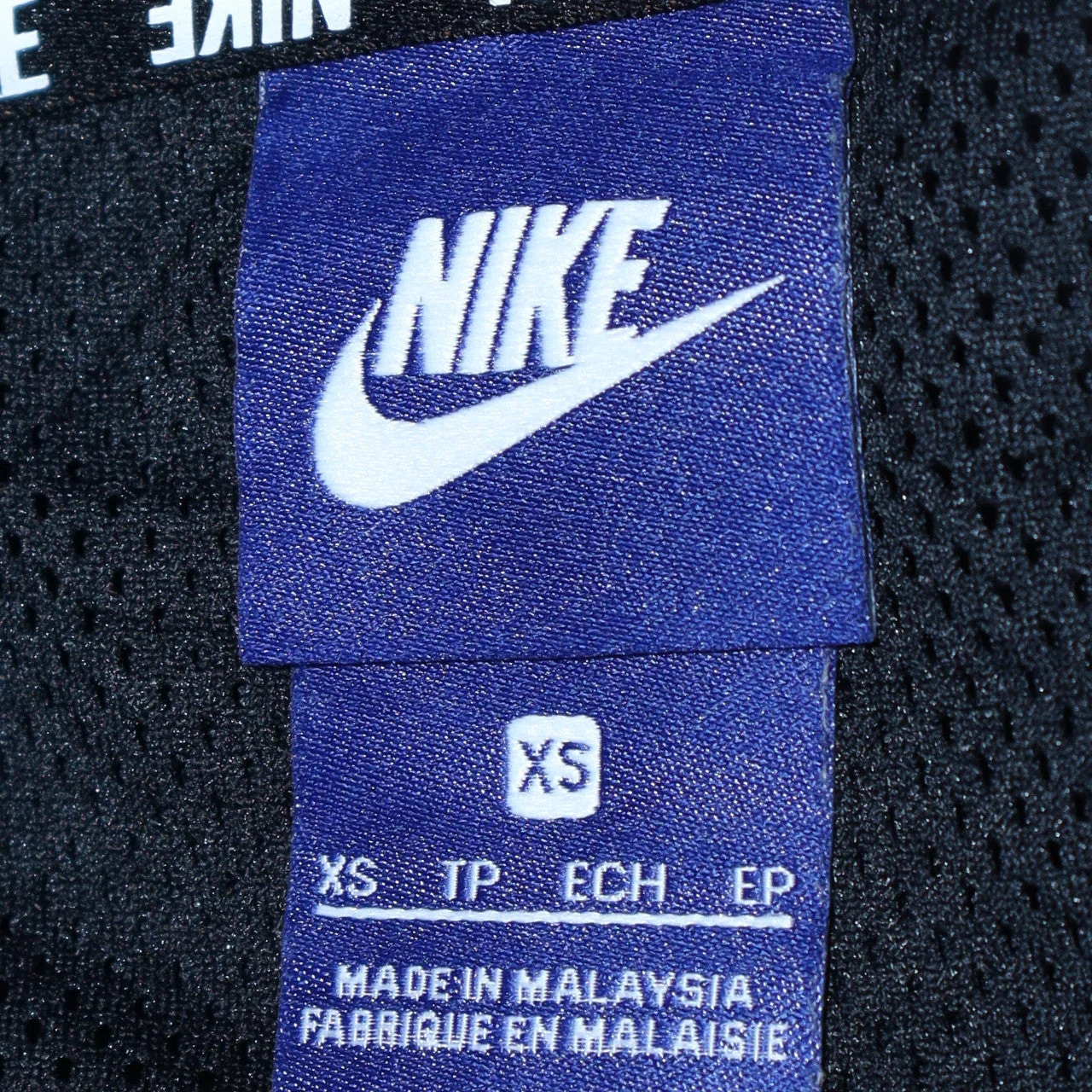 Nike Men's Black XS Pullover Hoodie with Logo and Zip Pocket - Image 5