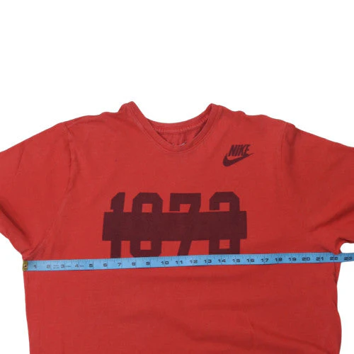 Nike Men's Red Graphic 1873 Athletic Cotton T-Shirt Size L - Image 2