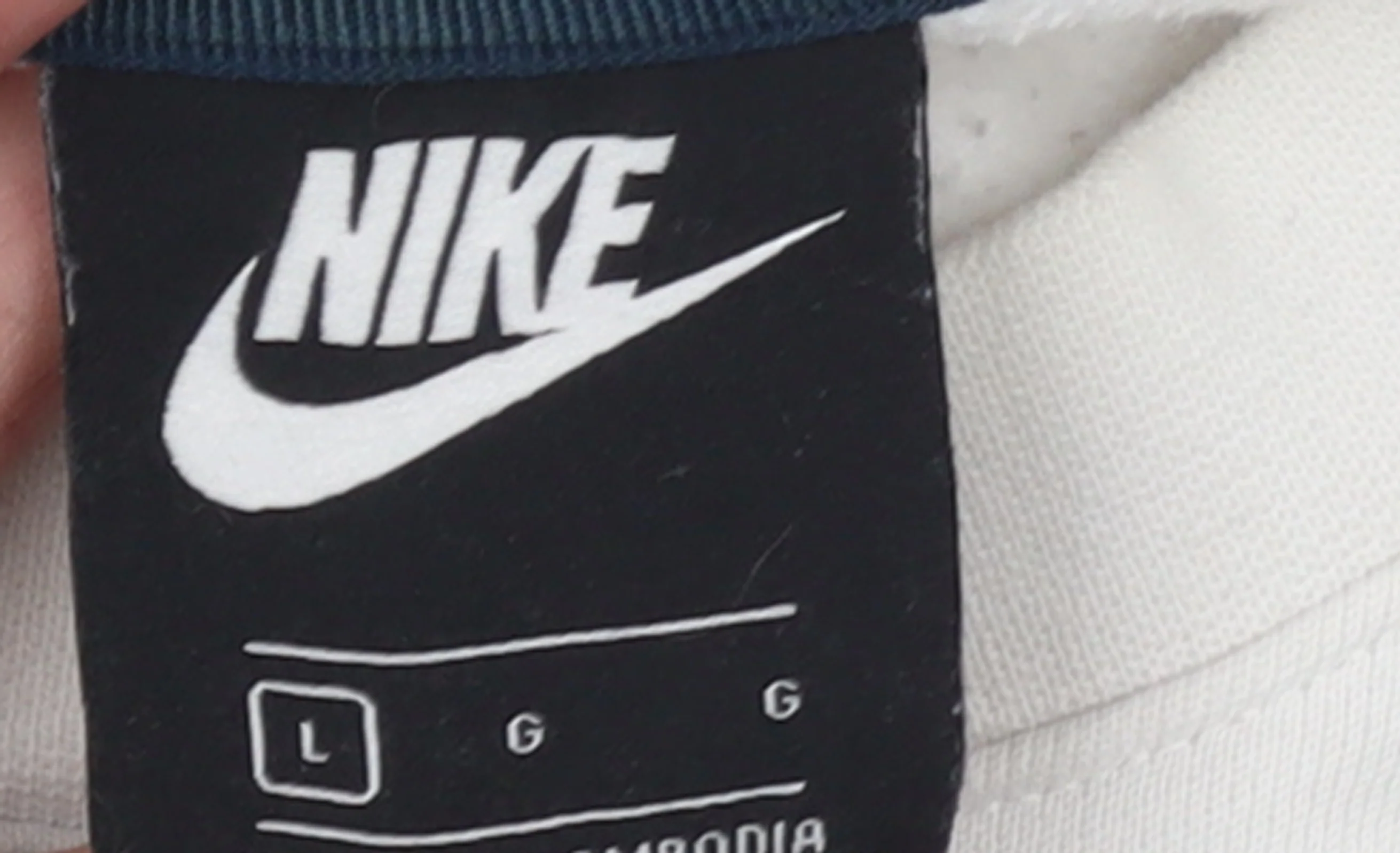 Nike Men's White Large Crew Neck Pullover Logo Sweatshirt - Image 4